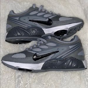 Nike women’s sneakers